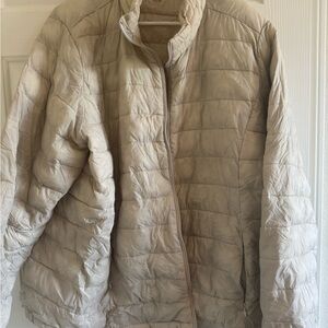 Amazon Essentials Women's Light Beige Puffer Jacket